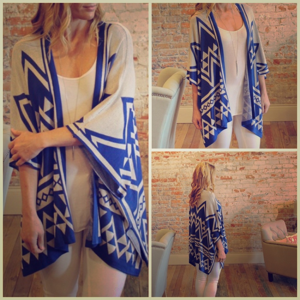 Blue & Cream Aztec Print Poncho💠Now Available💠